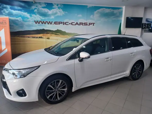 Toyota Avensis Touring Sports 2016 - 15980 EUR, 120621 km - AUTO.MOTO.pt - 120621km - foto 2 de 45