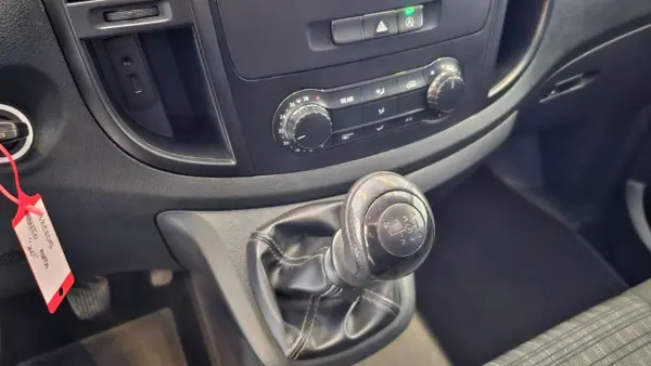 Mercedes-Benz Vito Tourer 2019 - 34900 EUR, 99800 km - AUTO.MOTO.pt - 99800km - foto 23 de 29