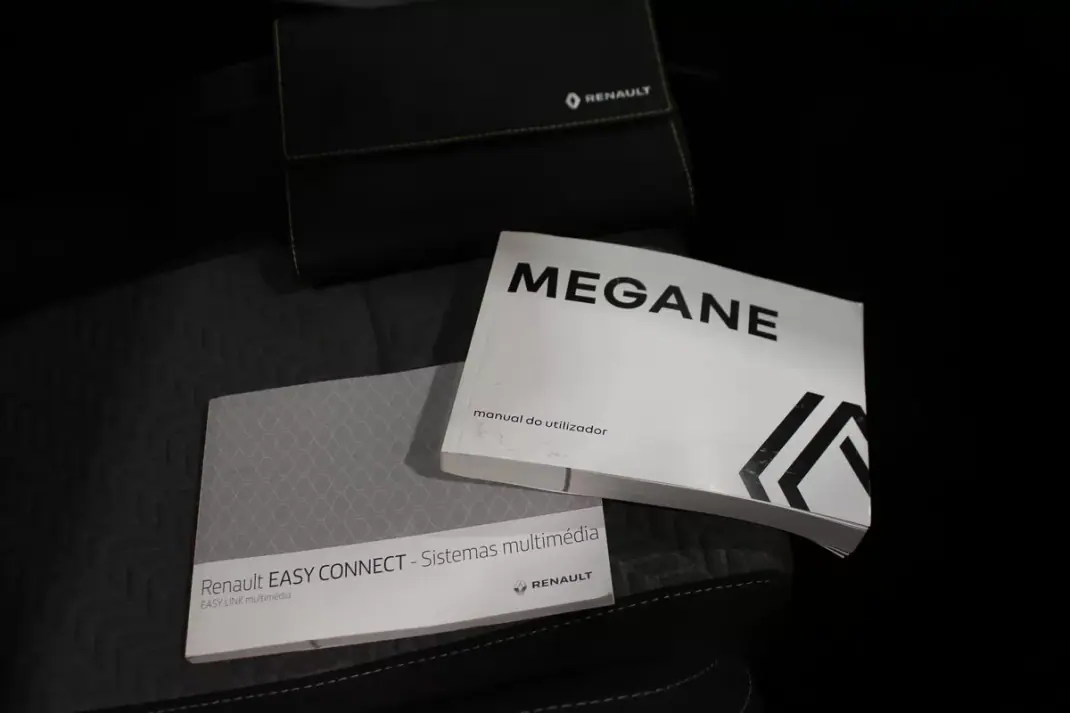 Renault Mégane Sport Tourer 2022 - 16250 EUR, 167000 km - AUTO.MOTO.pt - 167000km - foto 32 de 32