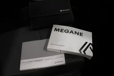 Renault Mégane Sport Tourer 2022 - 16250 EUR, 167000 km - AUTO.MOTO.pt - 167000km - foto 32 de 32