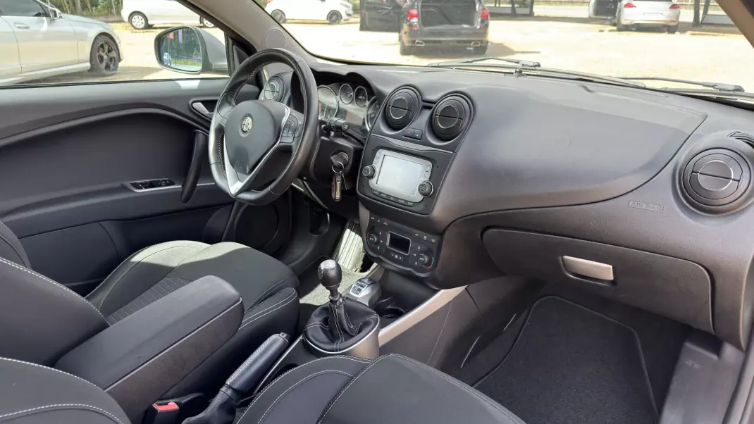 Alfa Romeo MiTo 2015 - 11600 EUR, 146000 km - AUTO.MOTO.pt - 146000km - foto 21 de 40