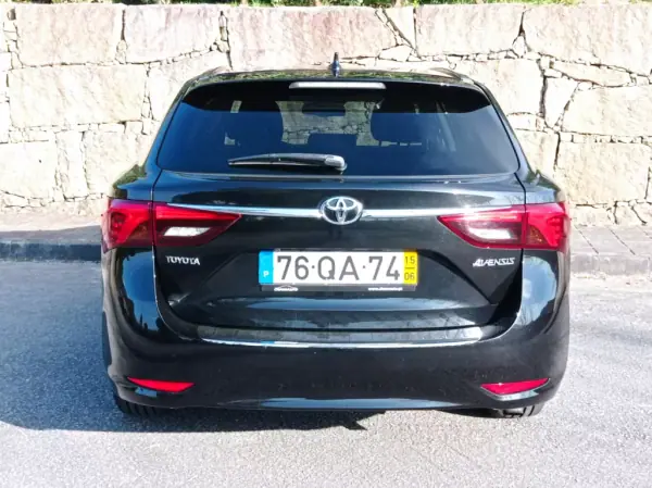 Toyota Avensis Touring Sports 2015 - 15490 EUR, 118500 km - AUTO.MOTO.pt - 118500km - foto 8 de 18