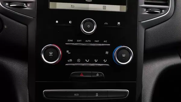 Renault Mégane Sport Tourer 2019 - 16300 EUR, 123000 km - AUTO.MOTO.pt - 123000km - foto 21 de 30