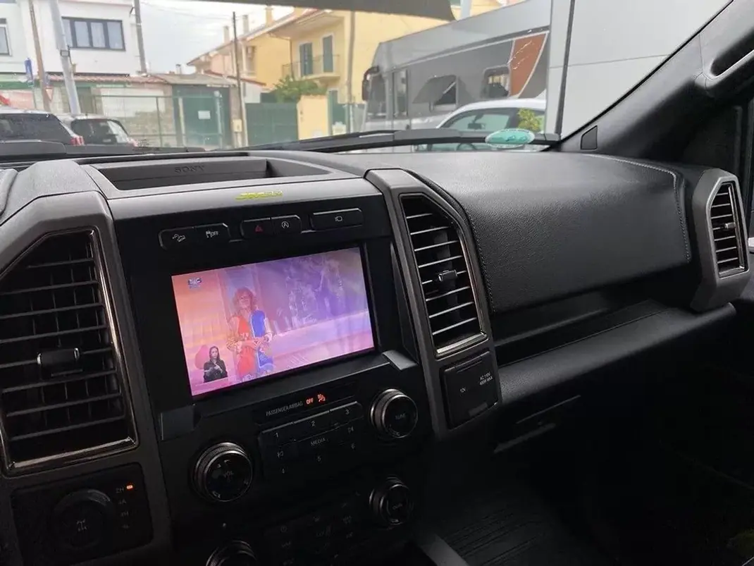 Ford F-150 2017 - 79800 EUR, 121888 km - AUTO.MOTO.pt - 121888km - foto 10 de 23