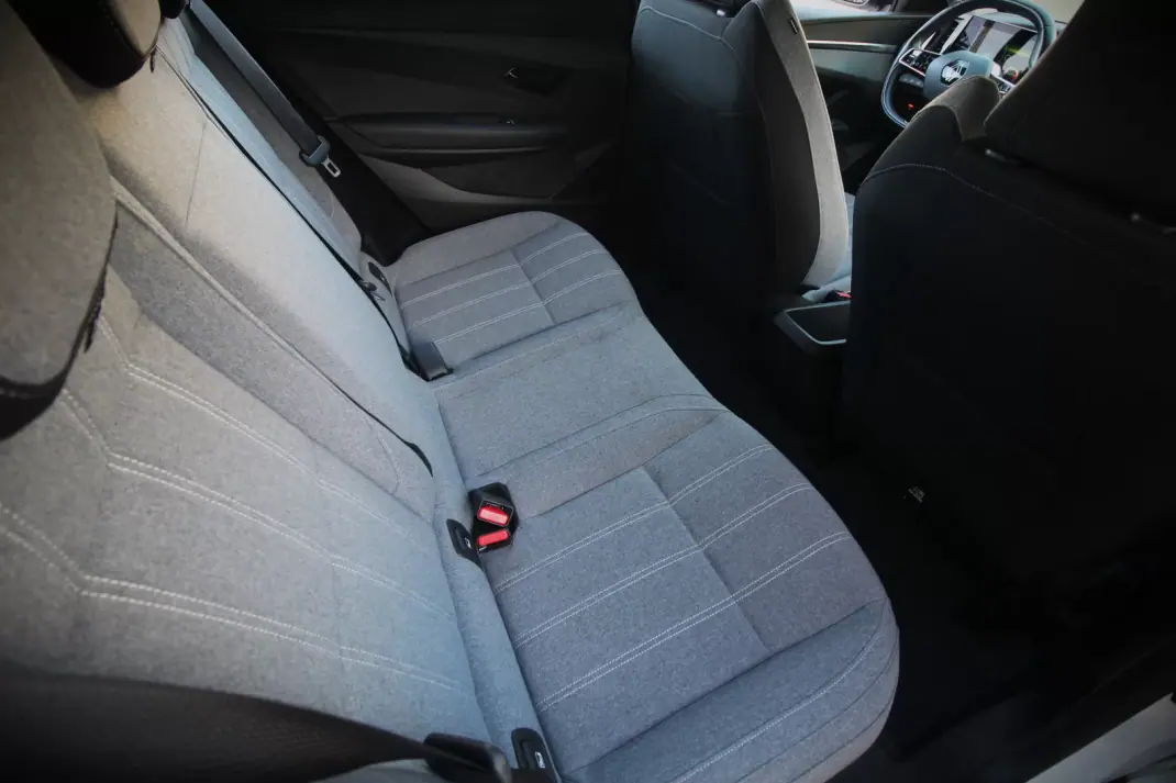 Renault Mégane E-Tech 2022 - 21000 EUR, 31000 km - AUTO.MOTO.pt - 31000km - foto 20 de 29