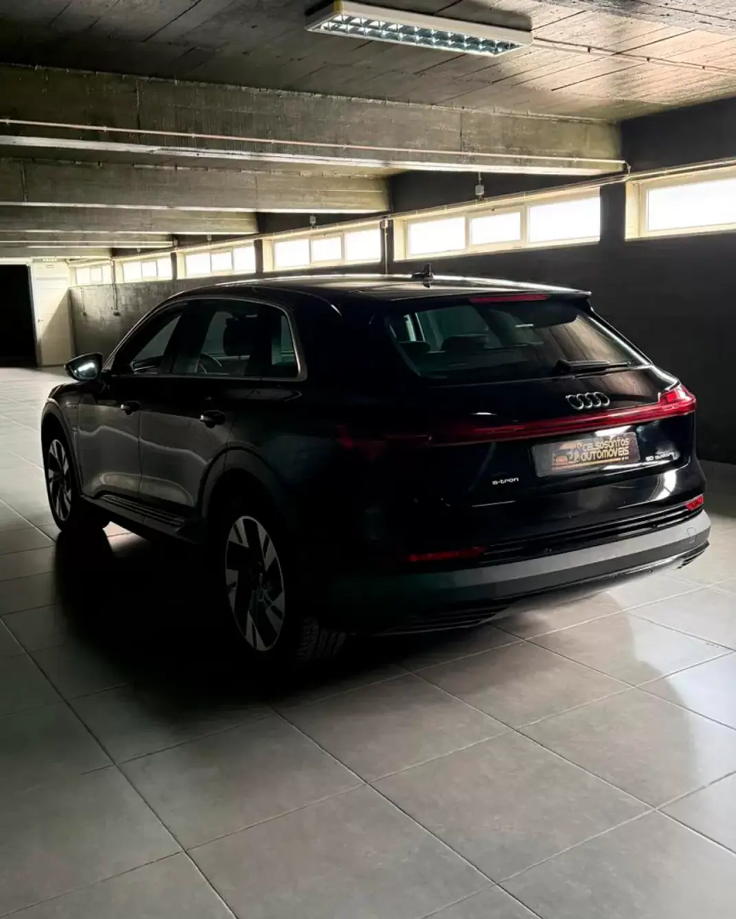 Audi e-tron 2020 - 27500 EUR, 90120 km - AUTO.MOTO.pt - 90120km - foto 7 de 17