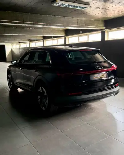 Audi e-tron 2020 - 27500 EUR, 90120 km - AUTO.MOTO.pt - 90120km - foto 7 de 17