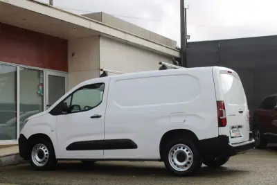 Peugeot Partner 1.5 BlueHDI Longa c/Barras Tejadilho 2021 - 13990 EUR, 181000 km - AUTO.MOTO.pt - 181000km - foto 10 de 19
