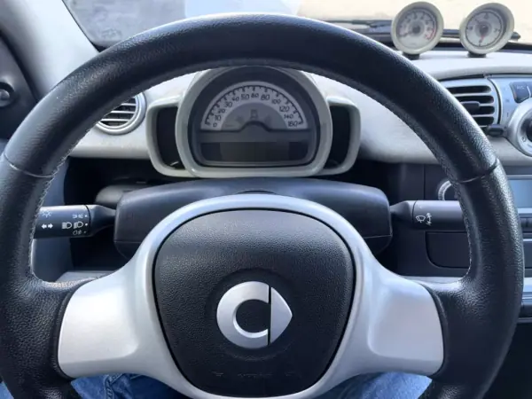 Smart Fortwo Cabrio 2011 - 8900 EUR, 129245 km - AUTO.MOTO.pt - 129245km - foto 9 de 29