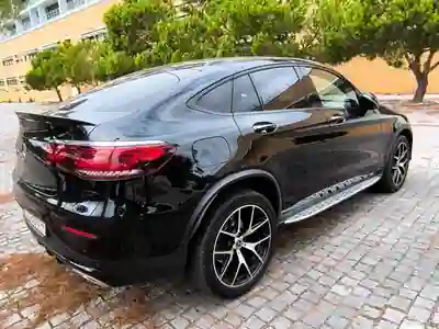 Mercedes-Benz GLC 300 2022 — foto 3 de 12