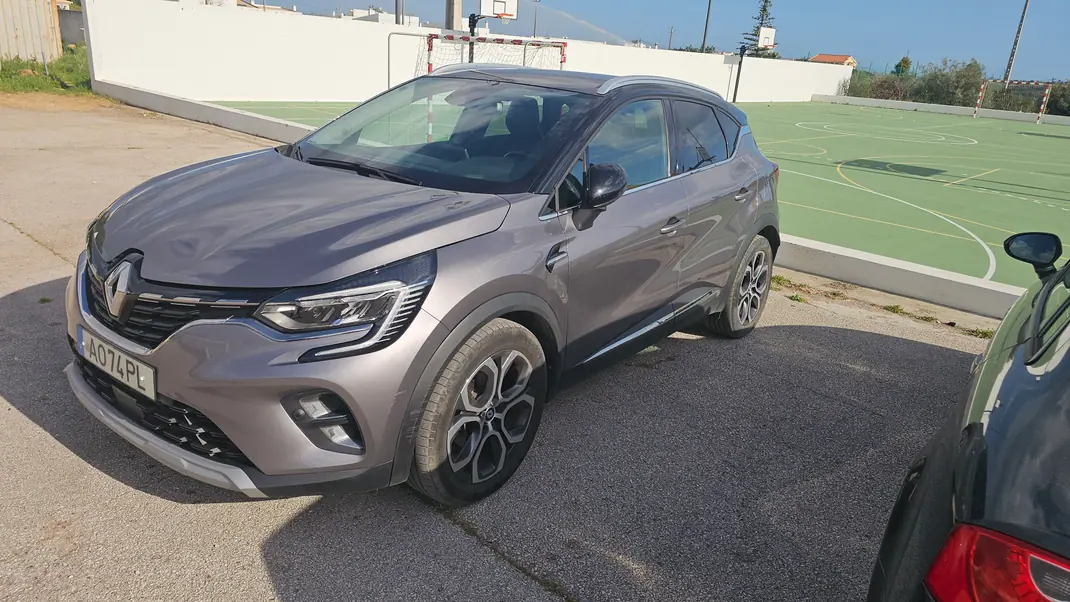 Renault Captur 2022 - 25000 EUR, 67500 km - AUTO.MOTO.pt - 67500km - foto 2 de 9