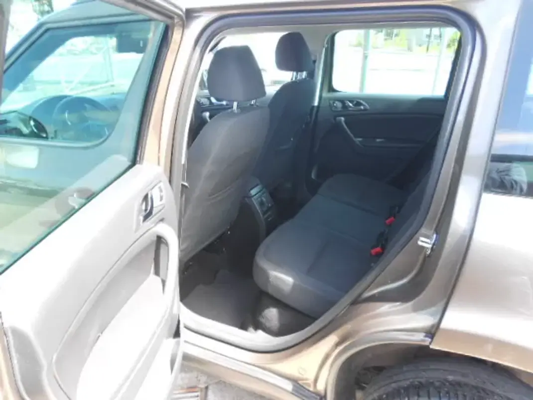 Skoda Yeti 2011 - 8900 EUR, 190307 km - AUTO.MOTO.pt - 190307km - foto 7 de 11