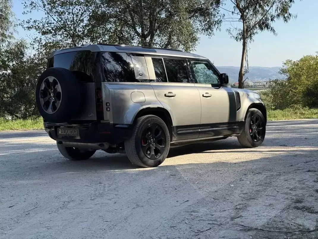 Land Rover Defender 2023 - 74999 EUR, 129000 km - AUTO.MOTO.pt - 129000km - foto 30 de 39