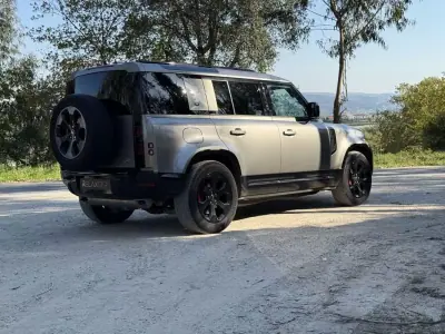 Land Rover Defender 2023 - 74999 EUR, 129000 km - AUTO.MOTO.pt - 129000km - foto 30 de 39