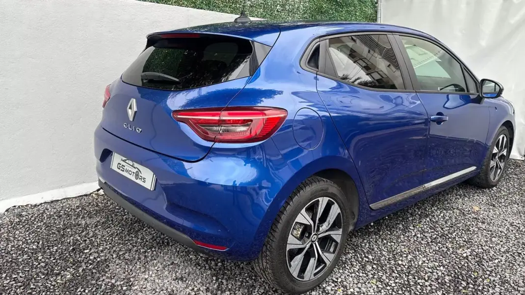 Renault Clio 2023 - 13400 EUR, 79000 km - AUTO.MOTO.pt - 79000km - foto 6 de 12