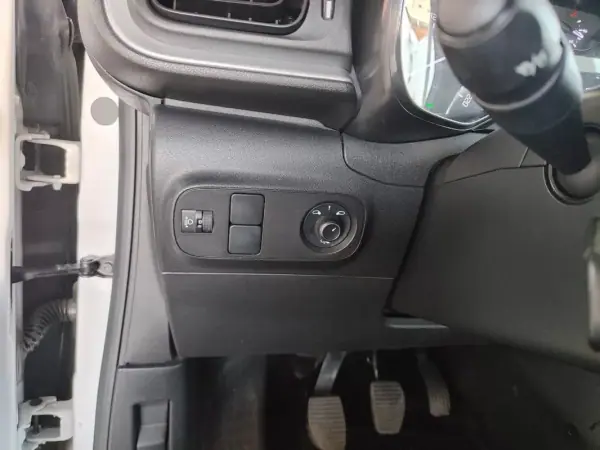 Citroën C3 2018 - 12750 EUR, 92000 km - AUTO.MOTO.pt - 92000km - foto 22 de 34