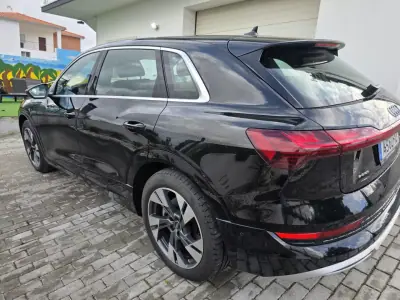 Audi e-tron 2022 - 31750 EUR, 115000 km - AUTO.MOTO.pt - 115000km - foto 30 de 73