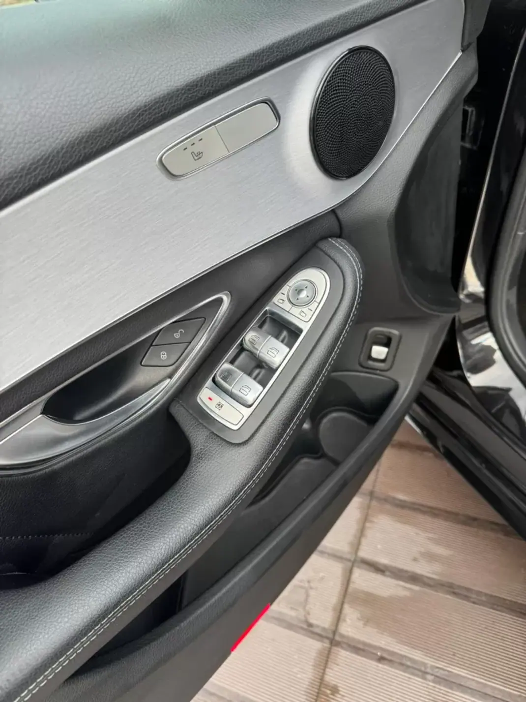 Mercedes-Benz C 200 2017 - 22500 EUR, 214300 km - AUTO.MOTO.pt - 214300km - foto 13 de 15