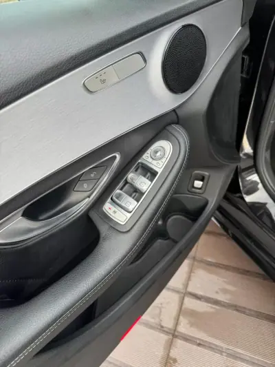 Mercedes-Benz C 200 2017 - 22500 EUR, 214300 km - AUTO.MOTO.pt - 214300km - foto 13 de 15