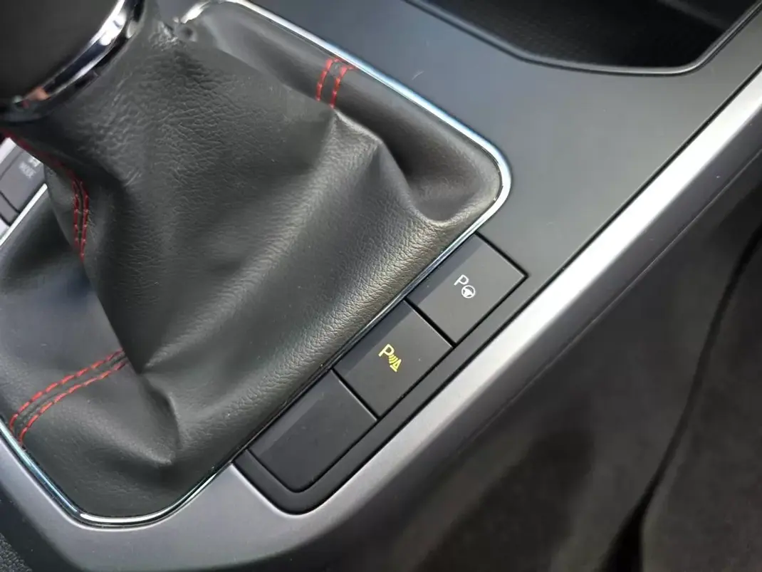 SEAT Arona 2020 - 14500 EUR, 61900 km - AUTO.MOTO.pt - 61900km - foto 30 de 42