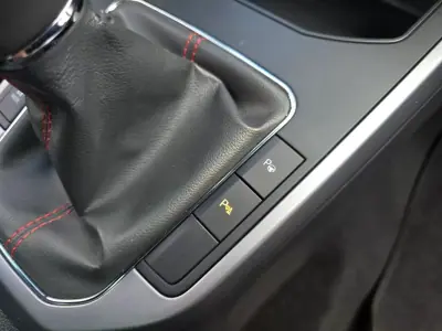 SEAT Arona 2020 - 14500 EUR, 61900 km - AUTO.MOTO.pt - 61900km - foto 30 de 42