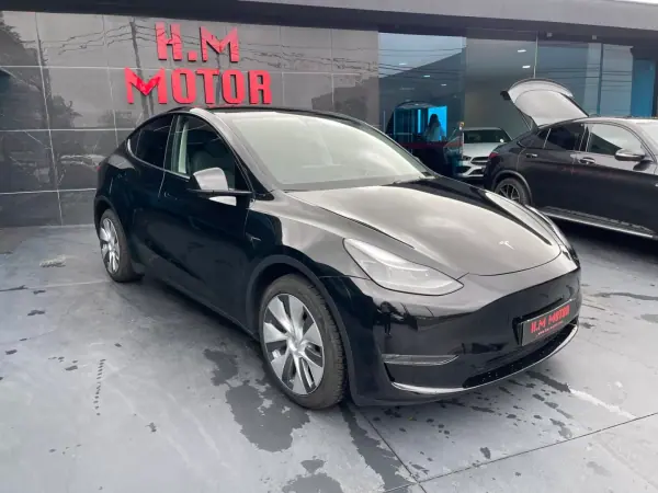 Tesla Model Y 2022 - 39900 EUR, 39000 km - 39000km - foto 2 de 11