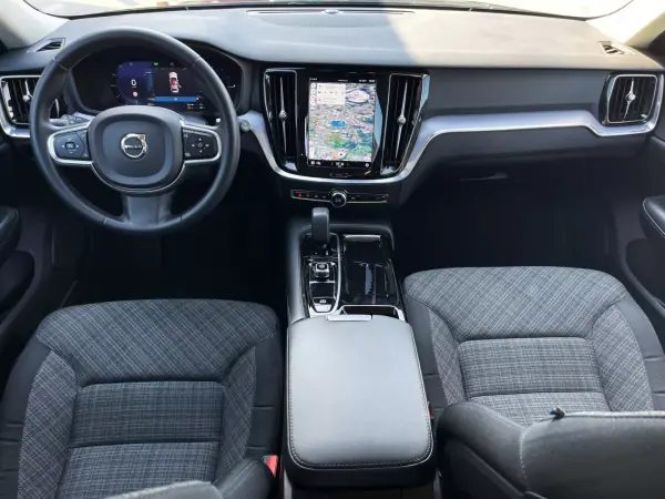 Volvo V60 2022 - 33990 EUR, 85300 km - AUTO.MOTO.pt - 85300km - foto 9 de 27