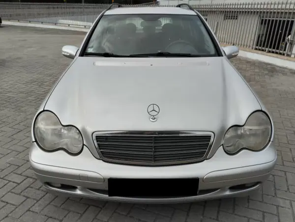 Mercedes-Benz C 220 CDi Avantgarde 2002 Diesel — 340 000 km · Porto Mercedes-Benz C 220 CDi Avantgarde 2002 Diesel