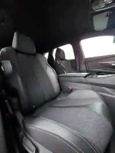 Peugeot 3008 2018 - 22290 EUR, 95000 km - AUTO.MOTO.pt - 95000km - foto 9 de 10