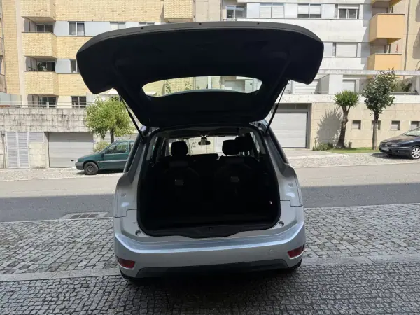 Citroën C4 Grand Picasso 2014 - 8950 EUR, 217000 km - AUTO.MOTO.pt - 217000km - foto 8 de 16