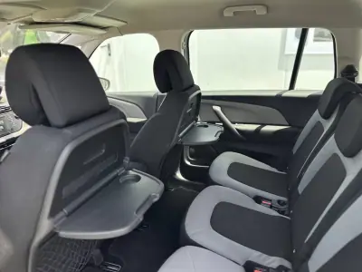 Citroën C4 Grand Picasso 2015 - 10990 EUR, 116000 km - AUTO.MOTO.pt - 116000km - foto 17 de 49
