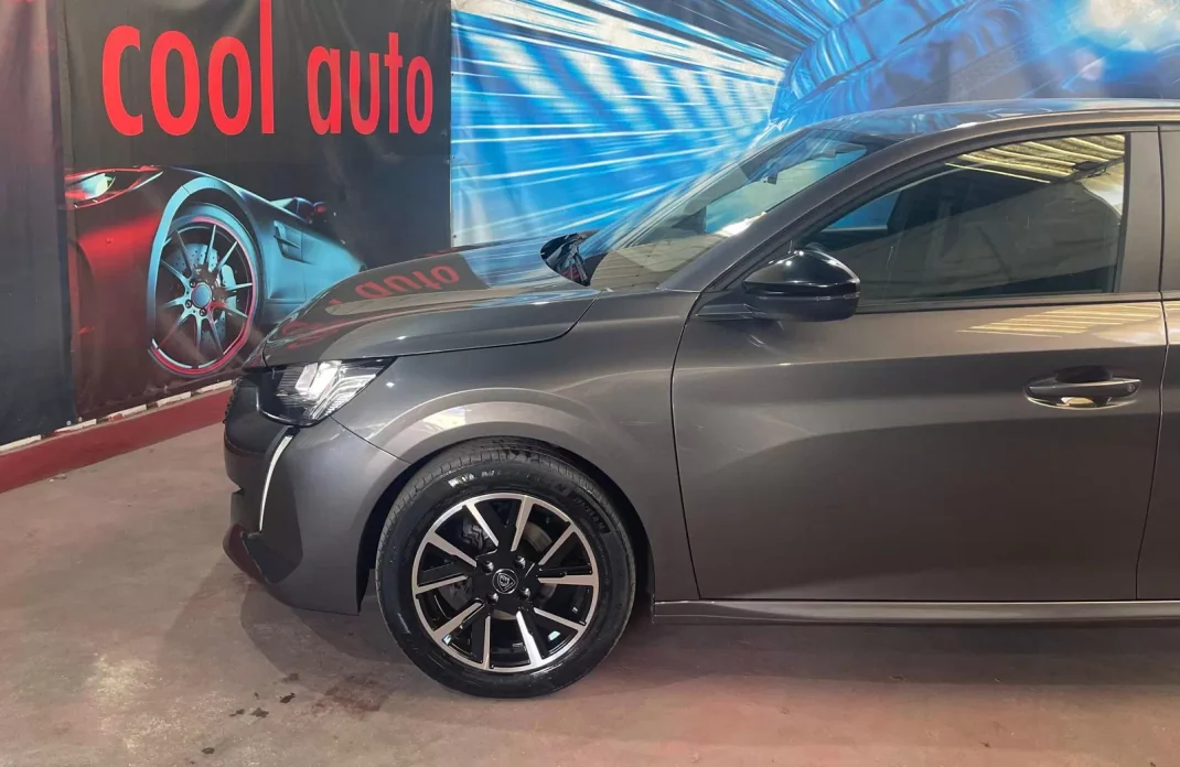 Peugeot 208 2023 - 14900 EUR, 44000 km - AUTO.MOTO.pt - 44000km - foto 20 de 47