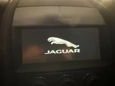 Jaguar F-Type 2023 - 70000 EUR, 21800 km - AUTO.MOTO.pt - 21800km - foto 23 de 37