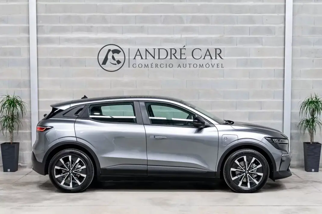 Renault Mégane E-Tech 2023 - 21950 EUR, 62742 km - AUTO.MOTO.pt - 62742km - foto 5 de 52