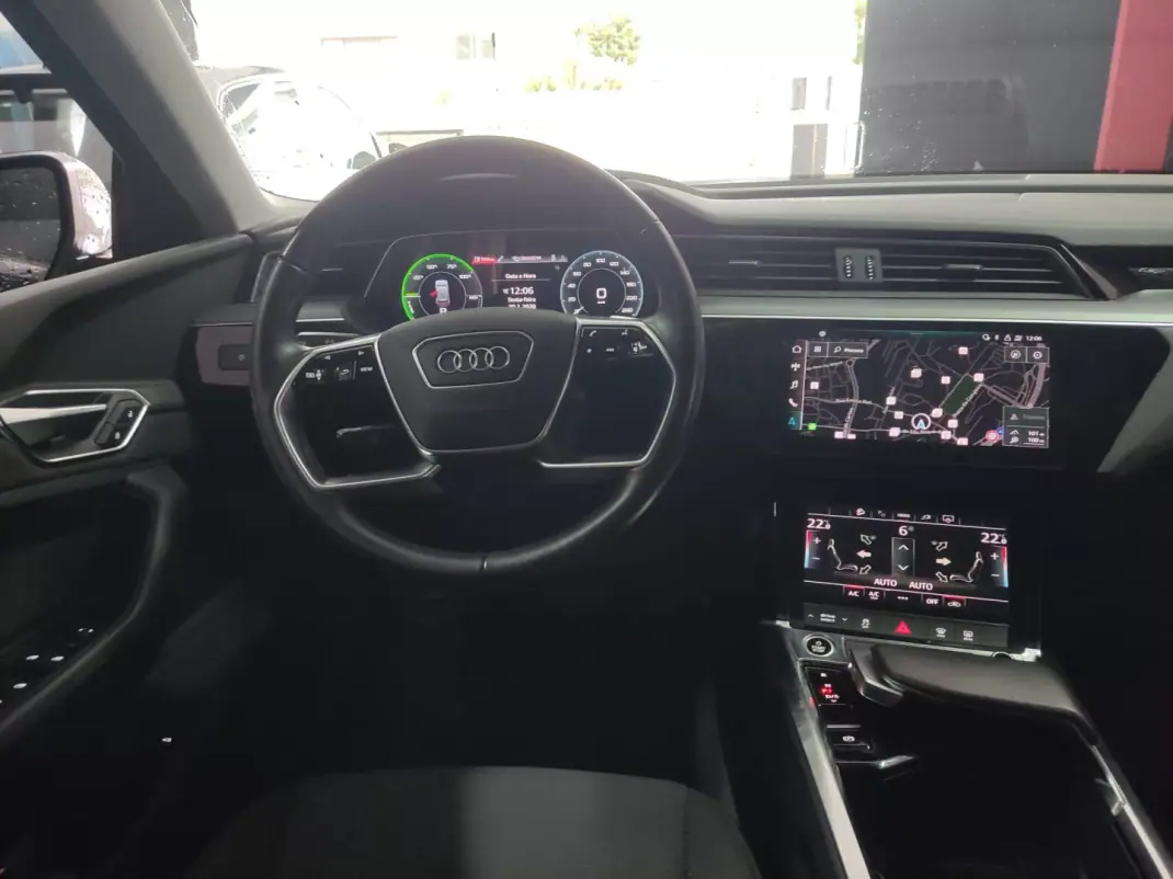 Audi e-tron 2020 - 25900 EUR, 87000 km - AUTO.MOTO.pt - 87000km - foto 2 de 17