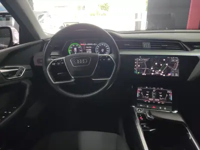 Audi e-tron 2020 - 25900 EUR, 87000 km - AUTO.MOTO.pt - 87000km - foto 2 de 17
