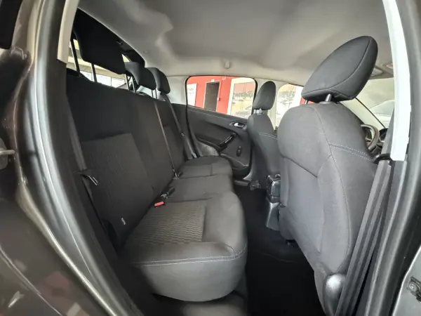 Peugeot 208 2018 - 12990 EUR, 96669 km - AUTO.MOTO.pt - 96669km - foto 12 de 21