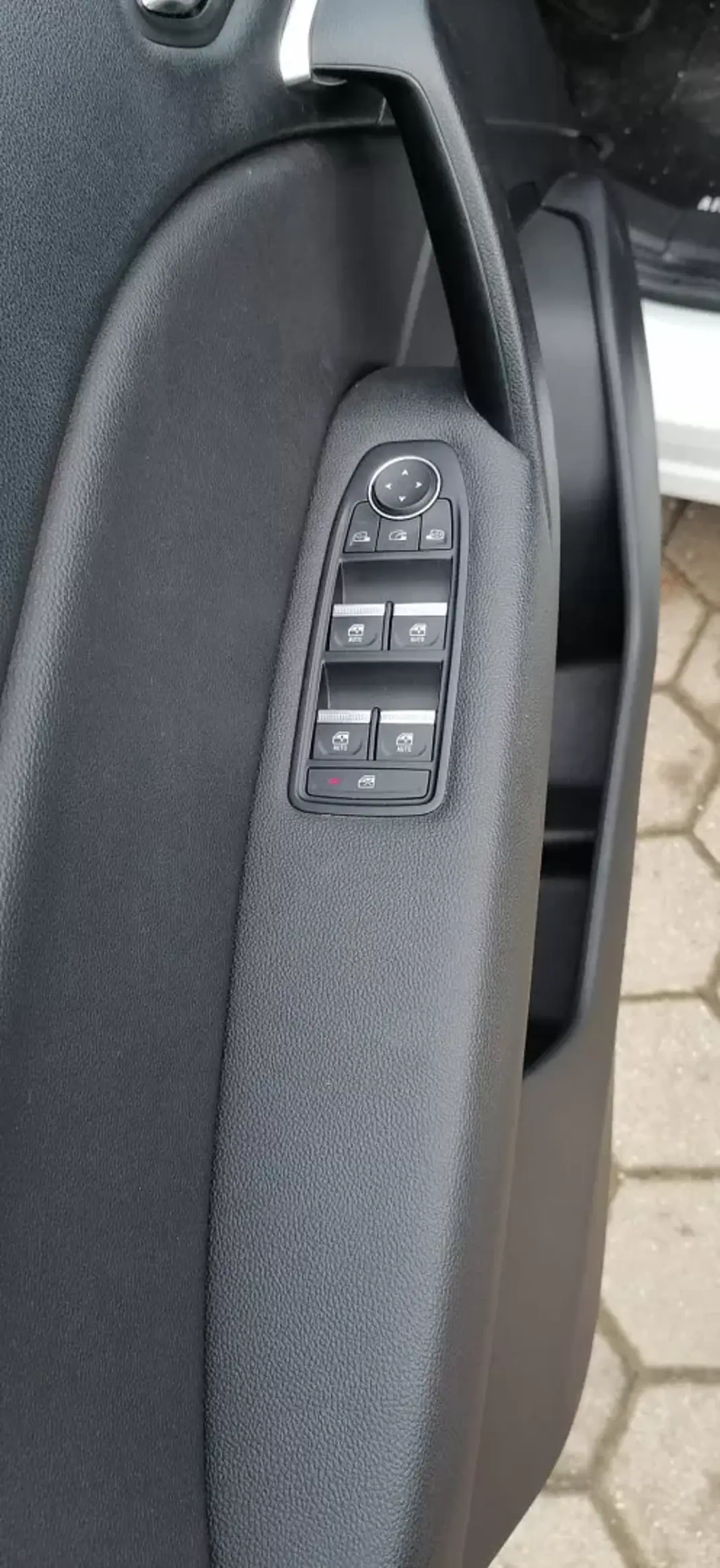 Renault Captur 2021 - 16900 EUR, 98000 km - AUTO.MOTO.pt - 98000km - foto 9 de 9