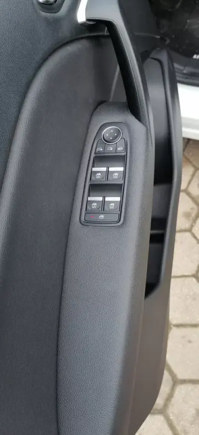Renault Captur 2021 - 16900 EUR, 98000 km - AUTO.MOTO.pt - 98000km - foto 9 de 9