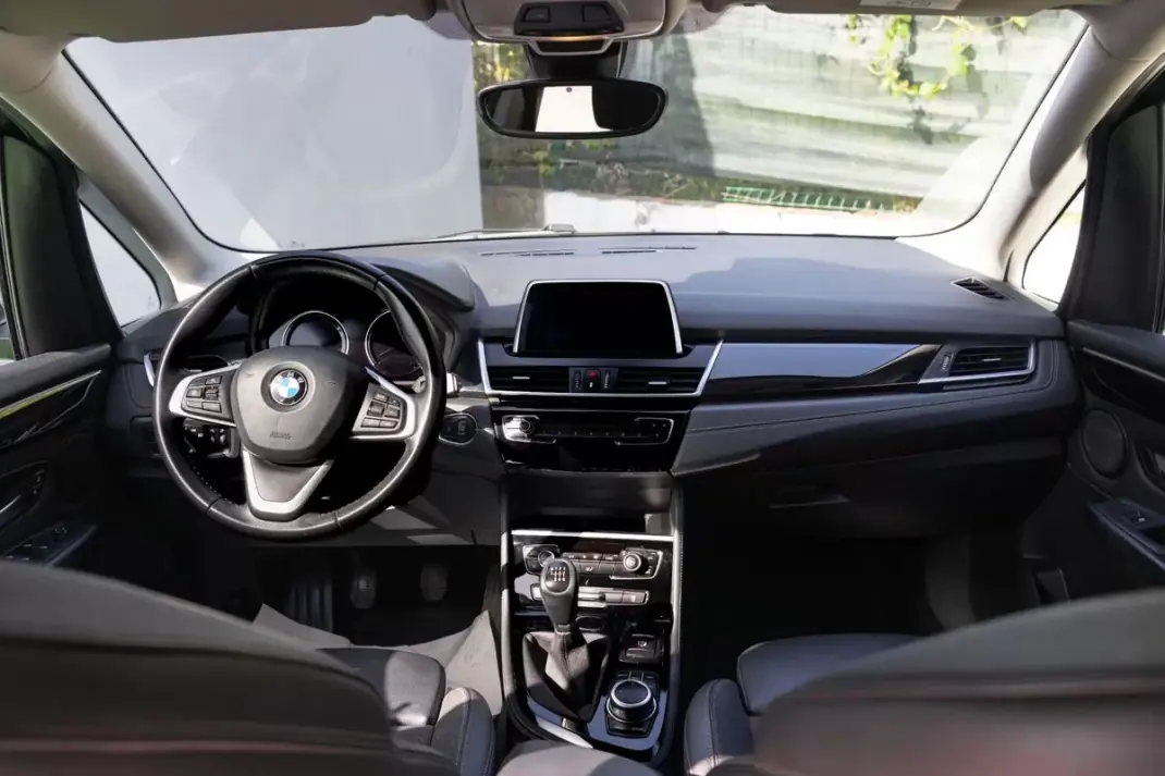 BMW 216 Active Tourer 2019 - 15750 EUR, 109700 km - AUTO.MOTO.pt - 109700km - foto 2 de 43
