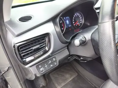 Kia Stonic 2019 - 15900 EUR, 32000 km - AUTO.MOTO.pt - 32000km - foto 11 de 15