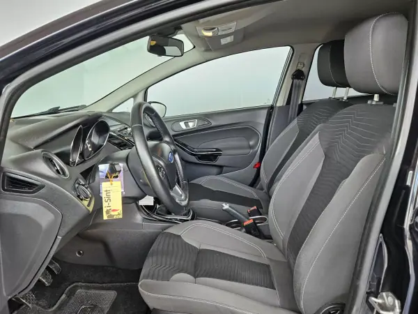 Ford Fiesta 2014 - 8750 EUR, 65000 km - AUTO.MOTO.pt - 65000km - foto 5 de 10