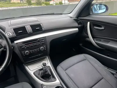BMW 118 2009 - 8900 EUR, 184000 km - AUTO.MOTO.pt - 184000km - foto 32 de 55