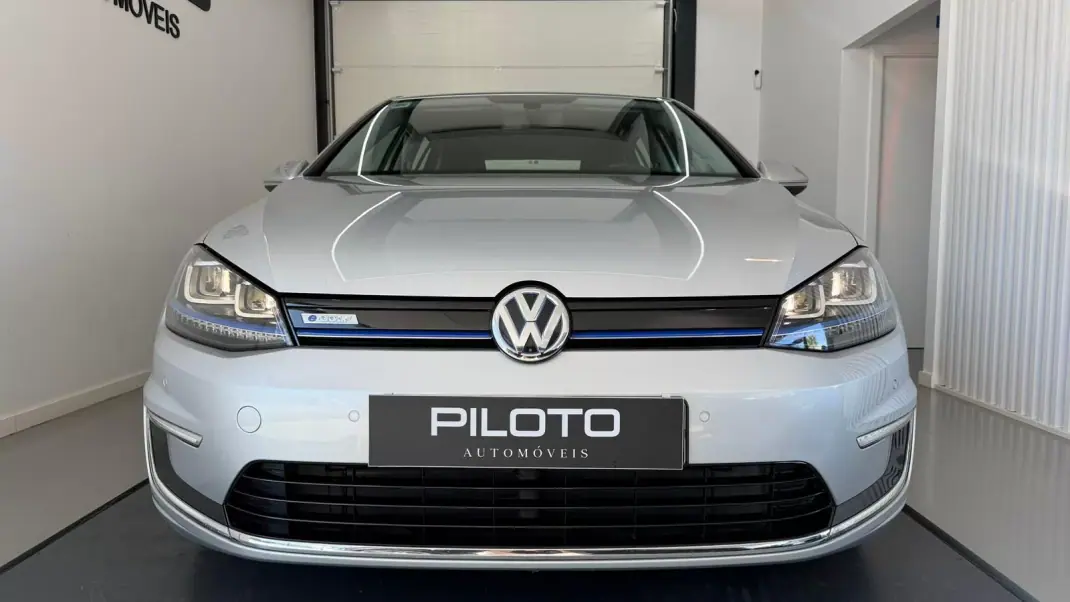 Volkswagen e-Golf 2019 - 16490 EUR, 74201 km - 74201km - foto 4 de 27