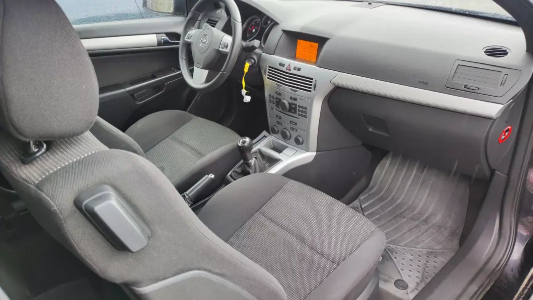 Opel 2010 - 5580 EUR, 219987 km - AUTO.MOTO.pt - 219987km - foto 14 de 20