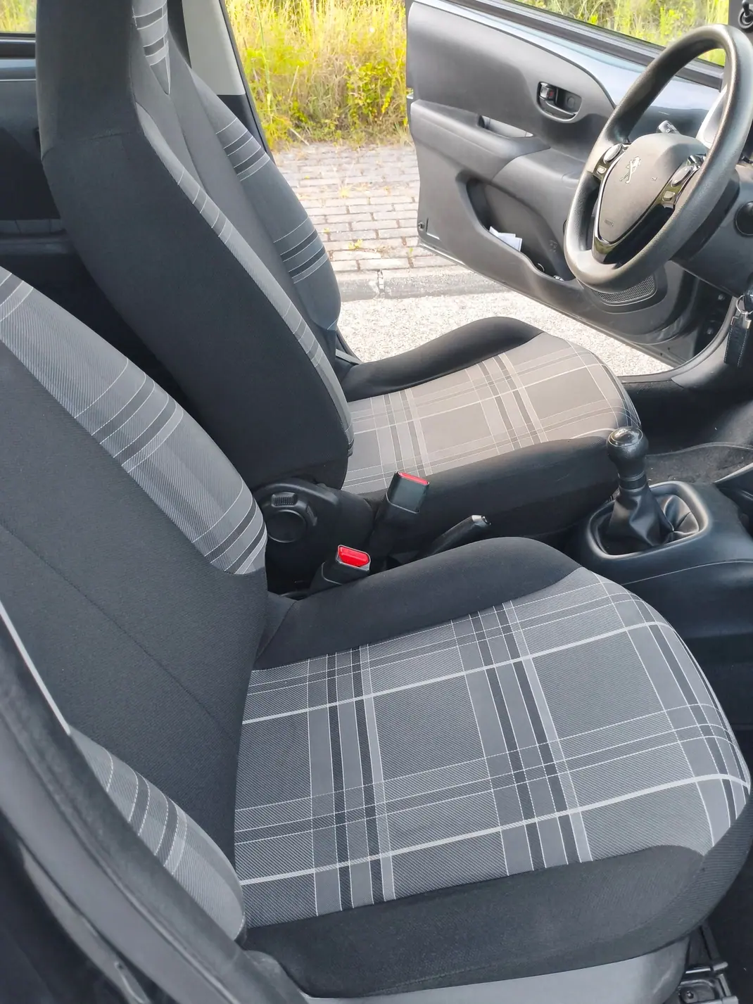 Peugeot 108 2017 - 7500 EUR, 92000 km - 92000km - foto 9 de 10