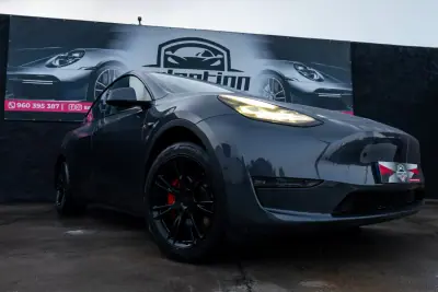 Tesla Model Y 2023 - 37900 EUR, 45000 km - AUTO.MOTO.pt - 45000km - foto 4 de 18