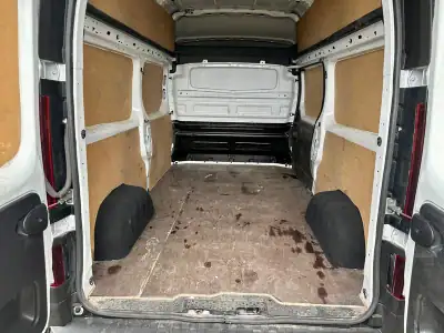 Renault Trafic 2.0 dCi L2H2 1.2T 2021 - 22990 EUR, 89900 km - AUTO.MOTO.pt - 89900km - foto 4 de 9