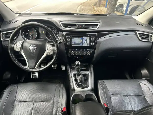 Nissan Qashqai 2015 - 18500 EUR, 152000 km - AUTO.MOTO.pt - 152000km - foto 6 de 12