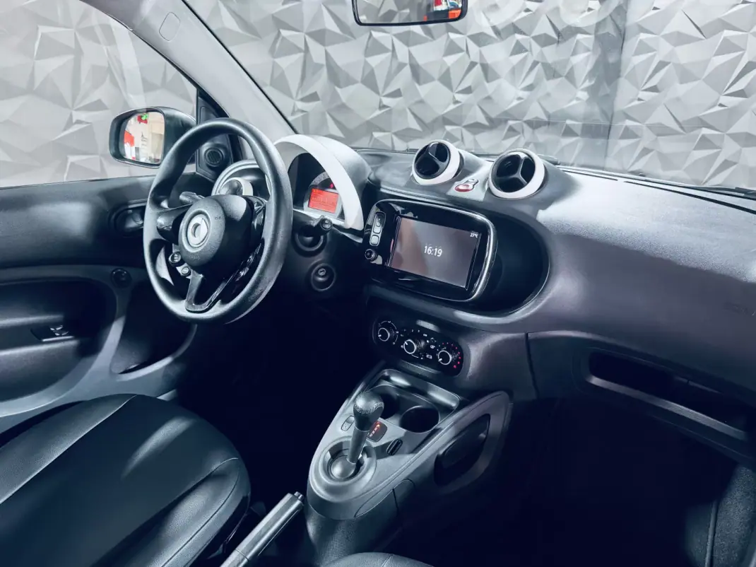 Smart ForTwo 2015 - 8490 EUR, 97800 km - 97800km - foto 18 de 31